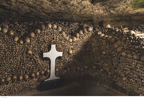  Les Catacombes de Paris – En Fascinerande Resa Genom Dödens Historia och Skogarnas Mystik