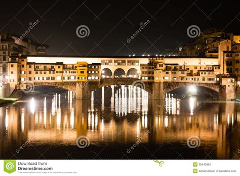  Ponte Vecchio: En ikonisk bro fylld med historia och guldsmedenverkstäder!